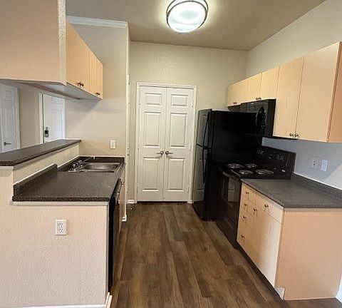 5th image of 399 E Allen St #614