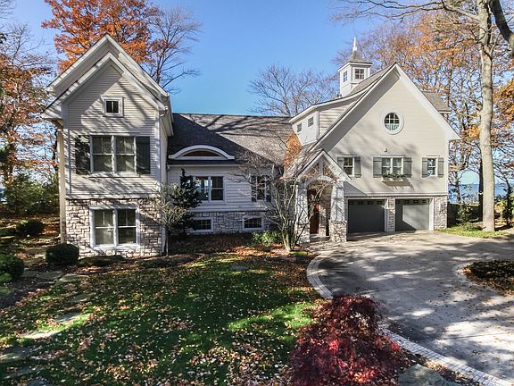 3rd image of 3009 Lakeshore Dr N