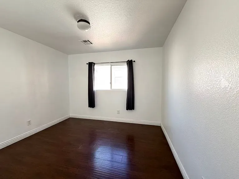 709 Jewel Tower St — Photo 14