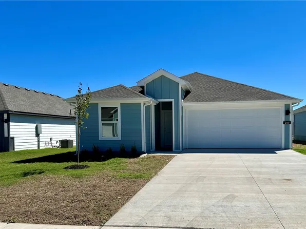 200 NW Pinwheel St, Gentry, AR 72734