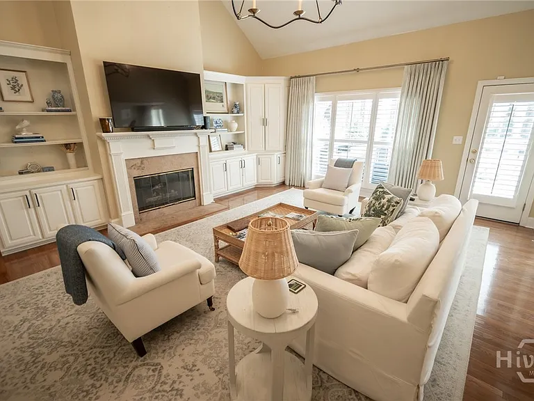 1040 Saint Andrews Dr — Photo 3