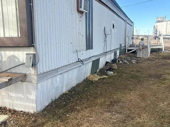 506 Sunrise Rd, Cozad, NE 69130