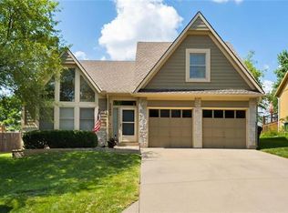 22002 W 47th Ter, Shawnee, KS 66226