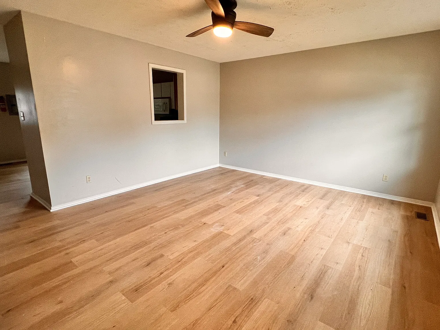1383 W Allen St — Photo 4