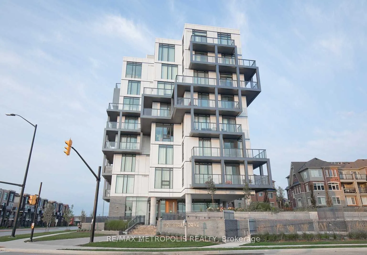 3 bed, $2,575 — Photo 2