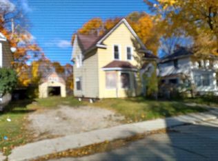 915 Hays Park Ave, Kalamazoo, MI 49001