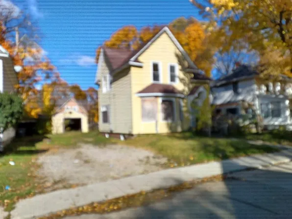 915 Hays Park Ave, Kalamazoo, MI 49001