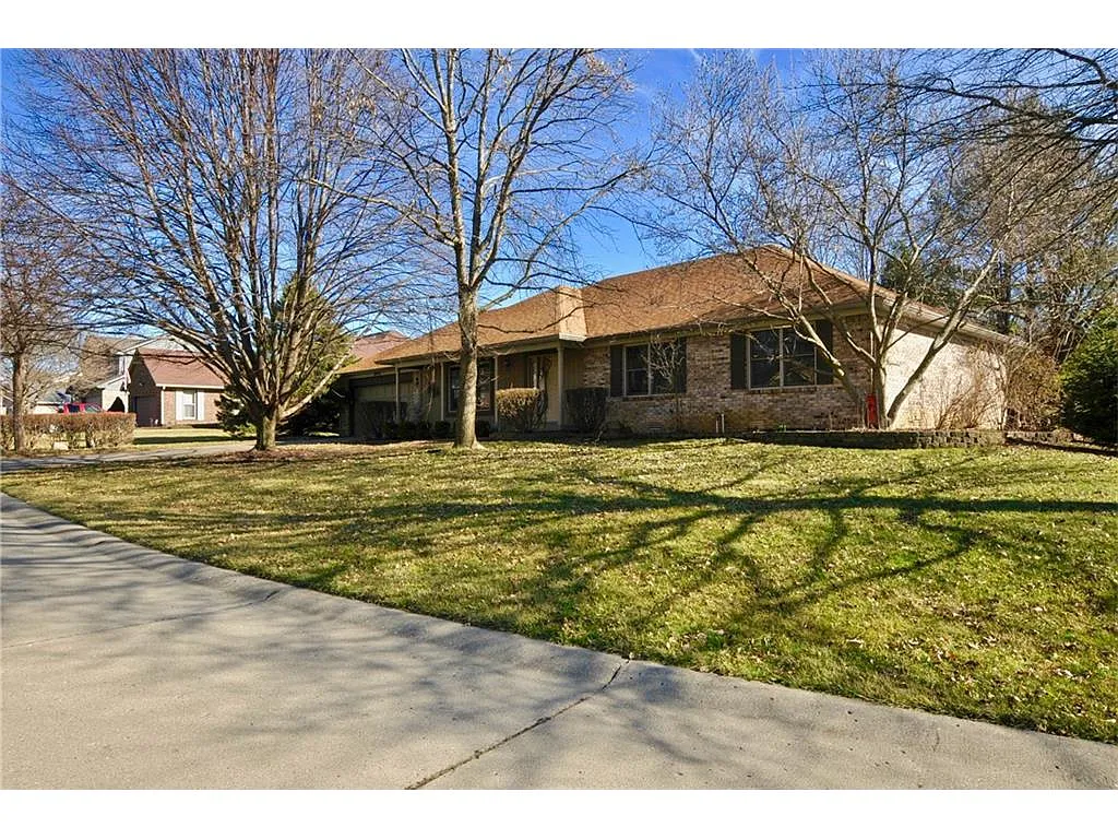 8701 Gallant Fox Dr photo 1