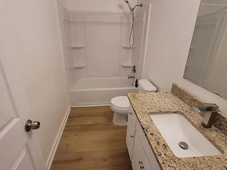 311 W Peachtree Ave — Photo 7