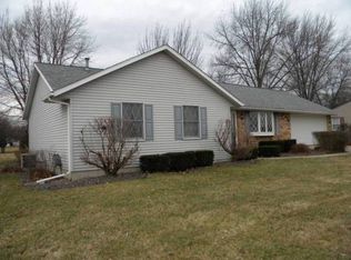 25425 Indian Ridge Rd, Sterling, IL 61081