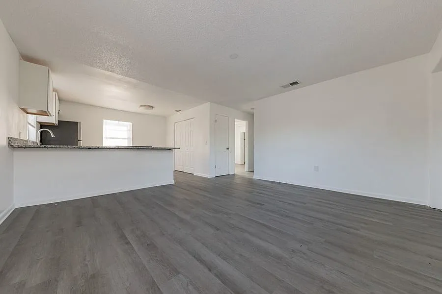 Building Photo - 151 Avenue C SE #B