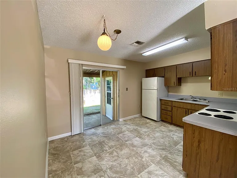 20004 Suncrest Dr — Photo 3