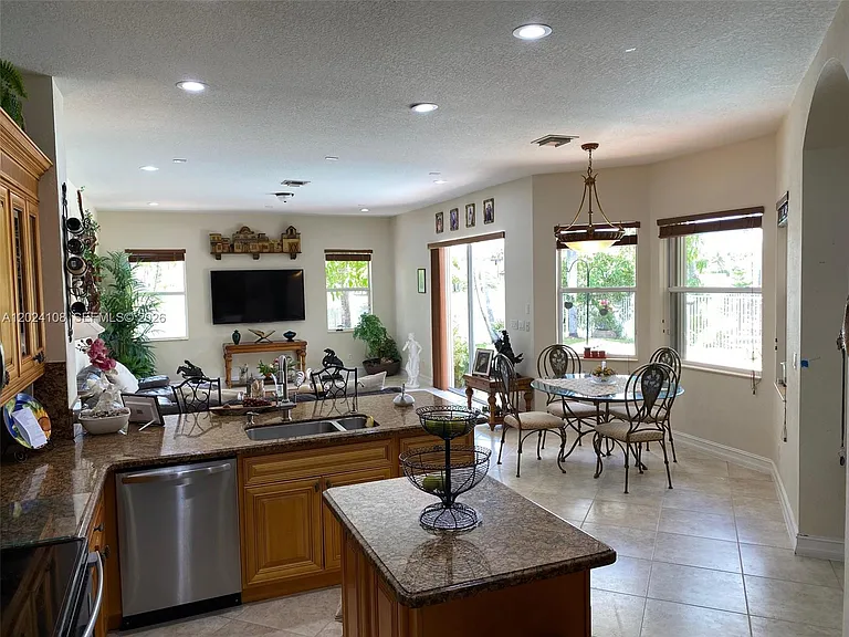 3885 E Hibiscus St — Photo 12