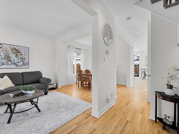 5th image of 7 Rodeo Dr