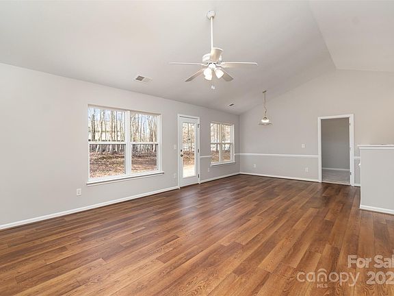3rd image of 174 Jacobs Woods Cir