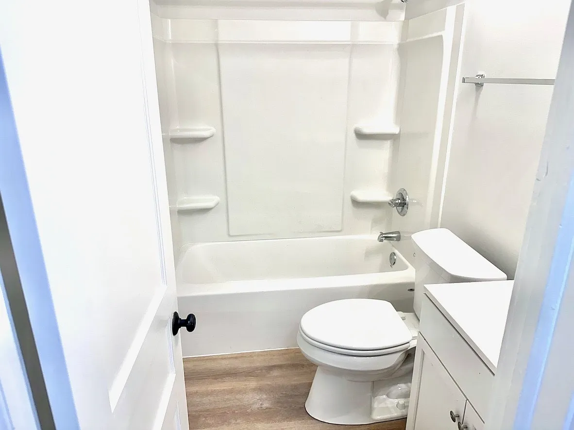 405 Elliott Avenue - Unit B - B — Photo 3