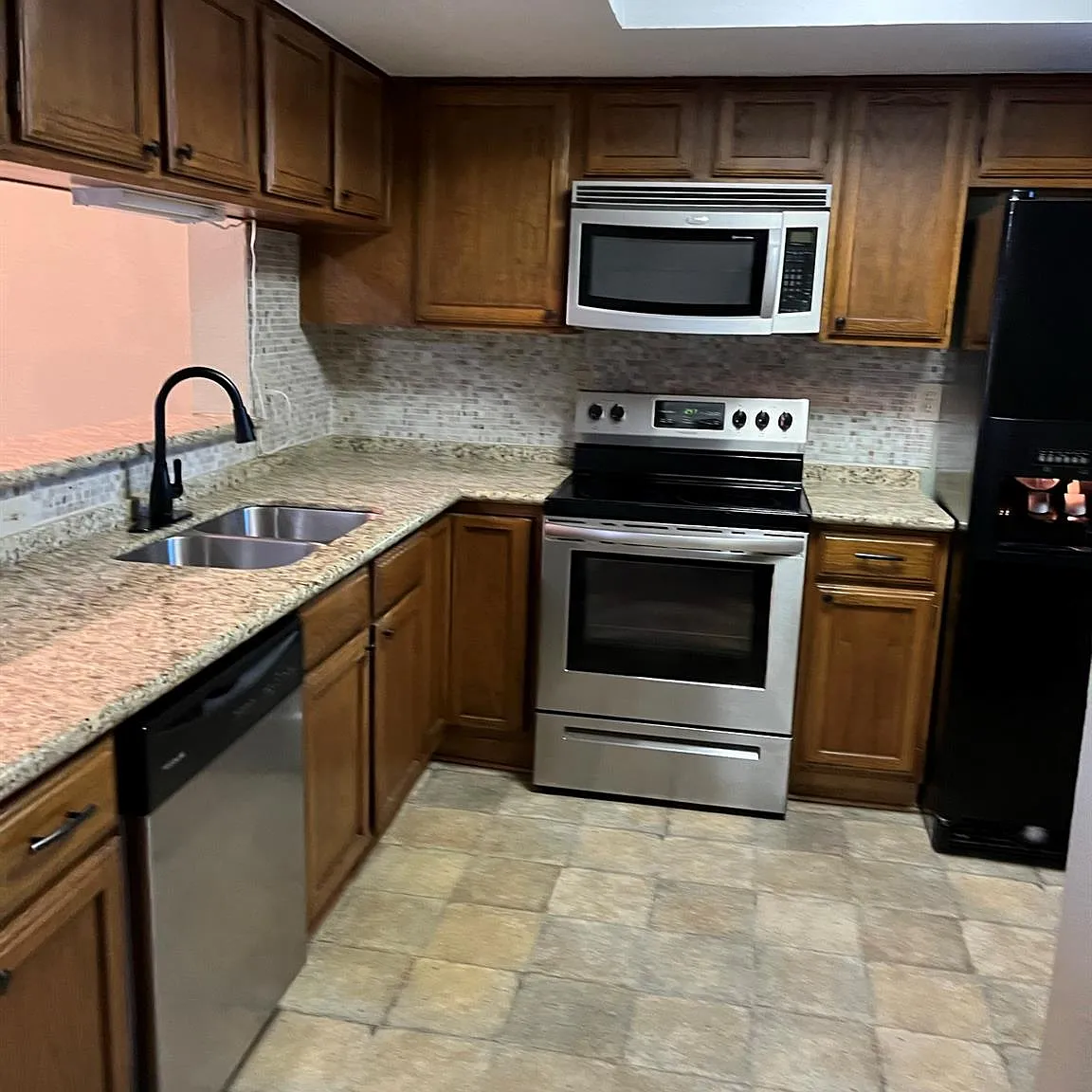 1 bed, 1.0 bath, 1249 sqft, $1,420 — Photo 4