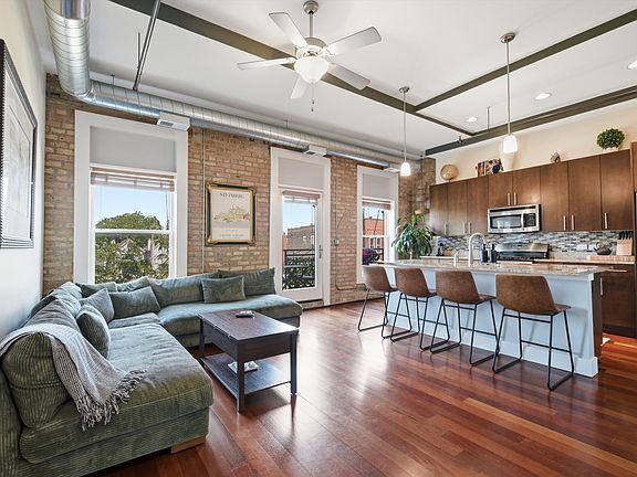 2nd image of 3133 N Lakewood Ave APT 3G