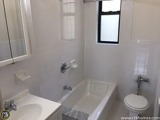 Rented by Realty 2000 Corp | media 6