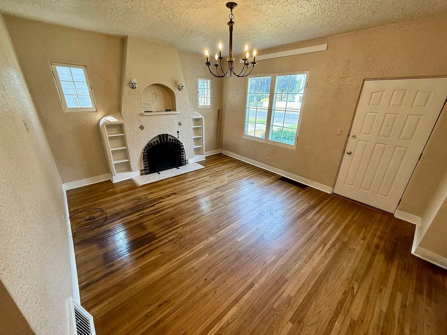 Charming 3-Bedroom Home with Fenced Yard & Basement Storage — Photo 3