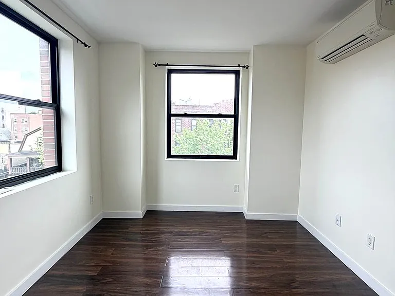 1705 E 17th St #4 — Photo 5