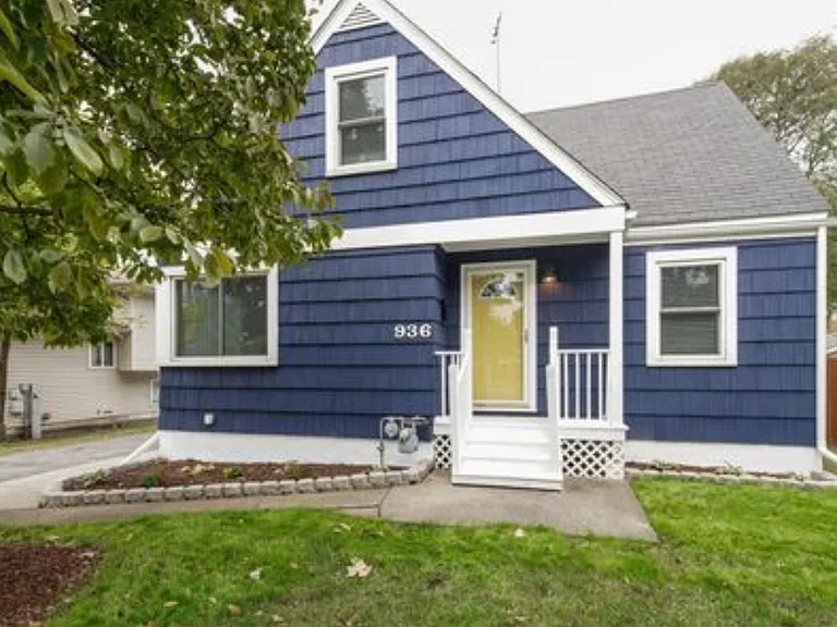 936 S Main St — Photo 1