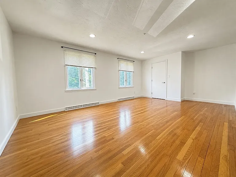 26 Hammond Pond Pkwy #0 — Photo 8