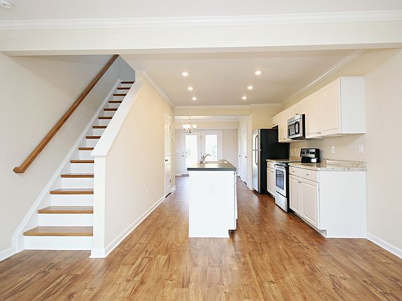 4th image of 1141 Saint Clair Ave