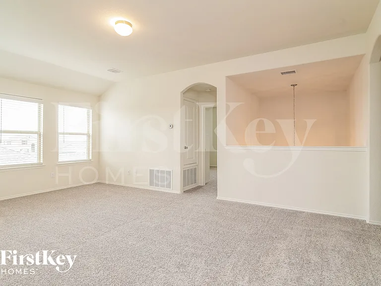 1045 N Churchill Dr — Photo 9