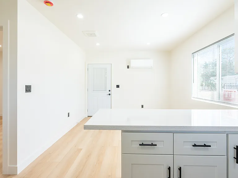 11009 Reseda Blvd — Photo 7