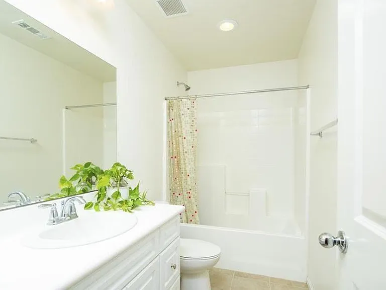 426 Penelope Dr — Photo 2