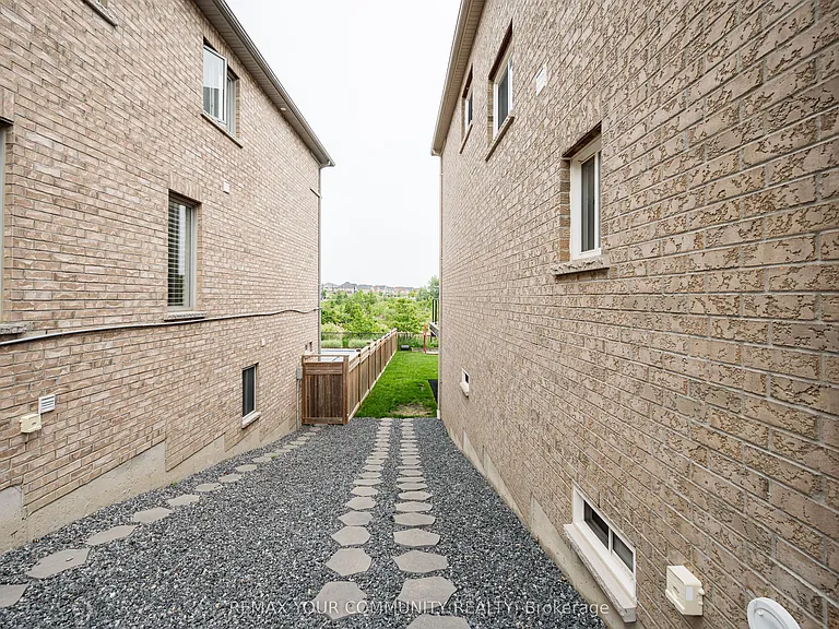 176 Aishford Rd #LOWER — Photo 2
