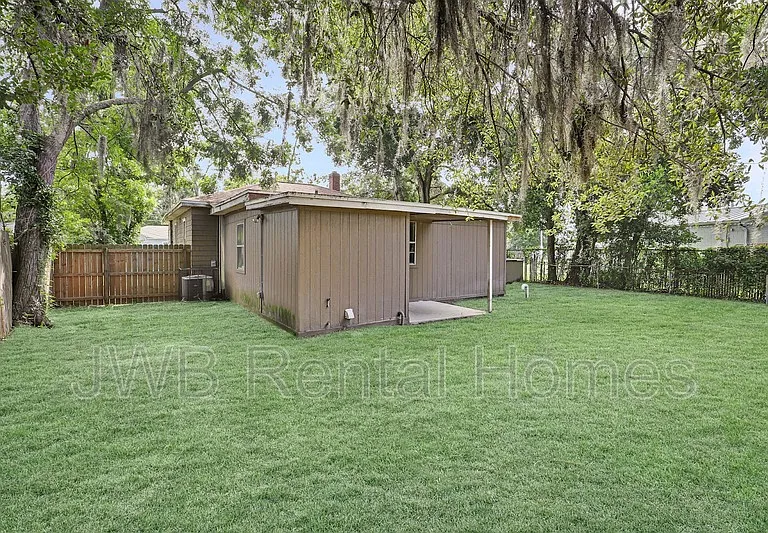 7832 Paul Jones Dr — Photo 14