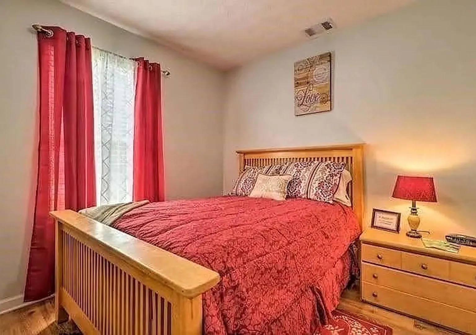 Room in 5 Bedroom Home at Oak Dr — Photo 1