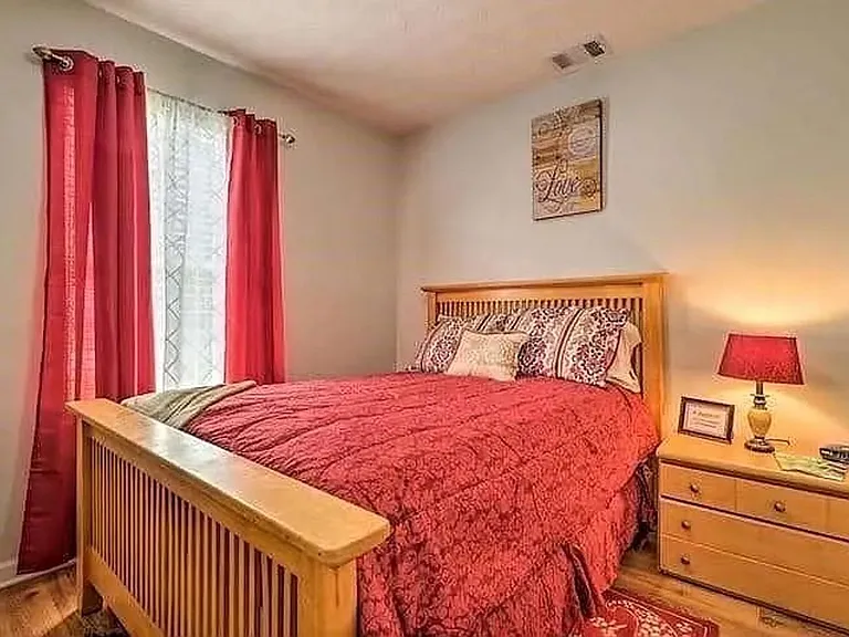 483 Oak Dr — Photo 1