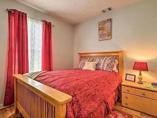 483 Oak Dr, Hapeville, GA 30354