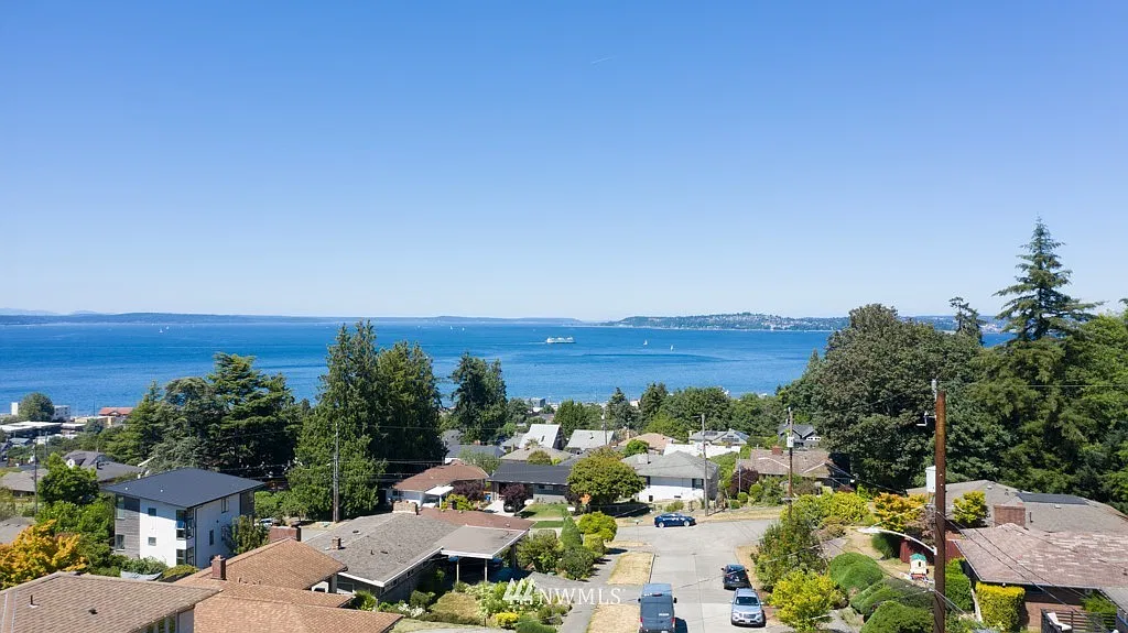 4 bed, 2540 sqft, $6,850 — Photo 4