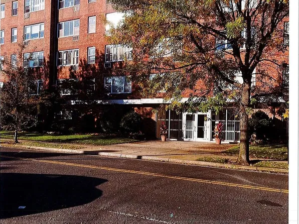 280 Guy Lombardo Avenue #4B, Freeport, NY 11520