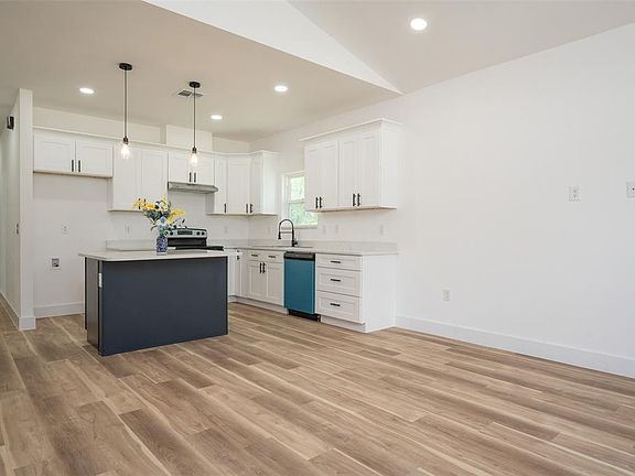 3rd image of 1510 NE 156th Ter
