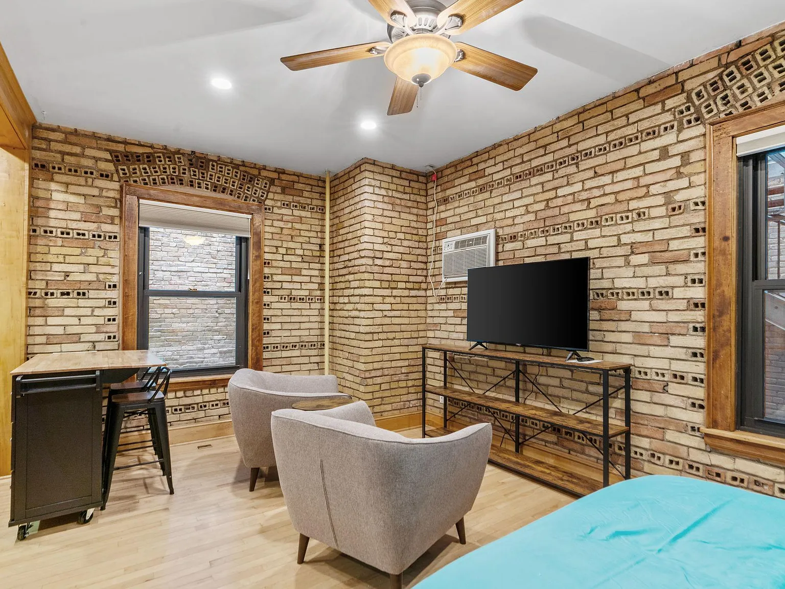 Studio, 1.0 bath, 500 sqft, $1,295 — Photo 2