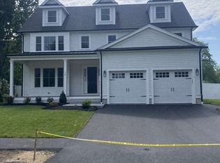 15 Douglas Rd, Needham, MA 02492