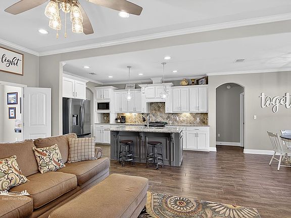 3rd image of 505 Hempstead Cir
