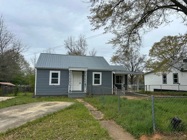 102 White Ave, Hogansville, GA 30230