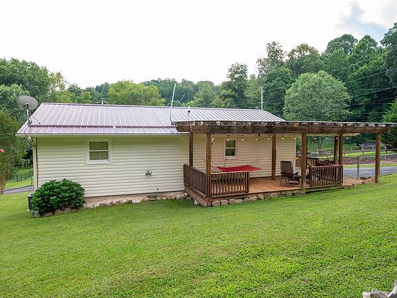 3rd image of 1828 Forest View Dr
