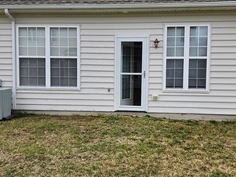 124 Sandridge Ct — Photo 7