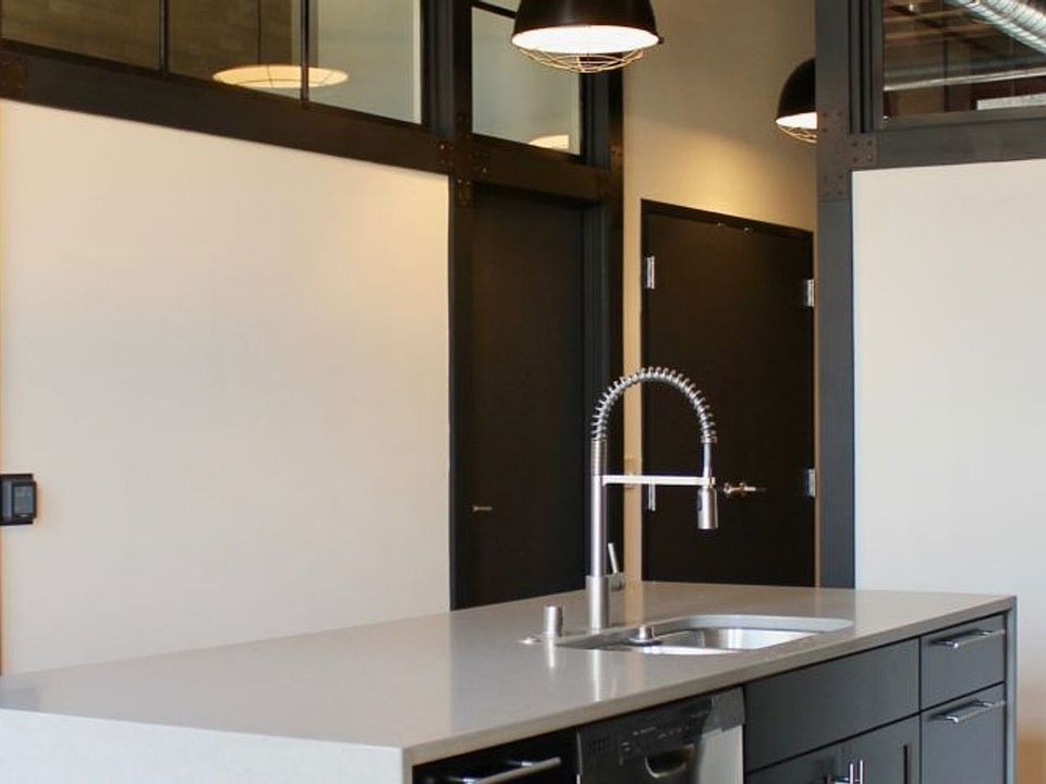 2nd image of 325-331 N Broadway #305