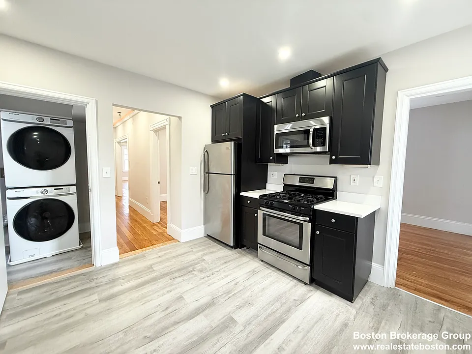 71 Saxton St #2