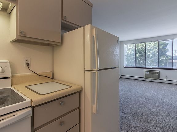 5th image of 2020 E Park Pl APT 210