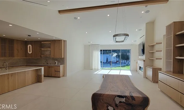 5061 Woodley Ave — Photo 5