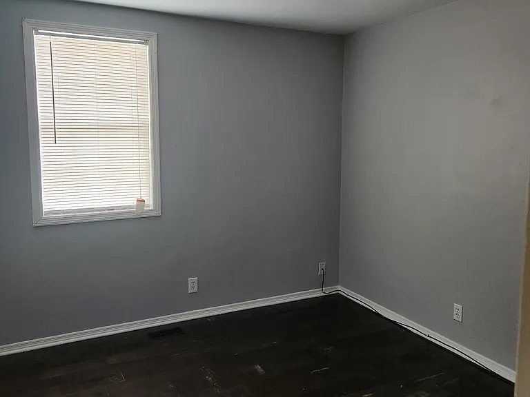 1438 E Cedar Ln — Photo 5